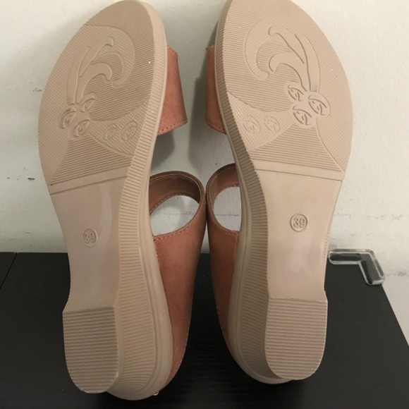 Sandals - Picture 4 of 4